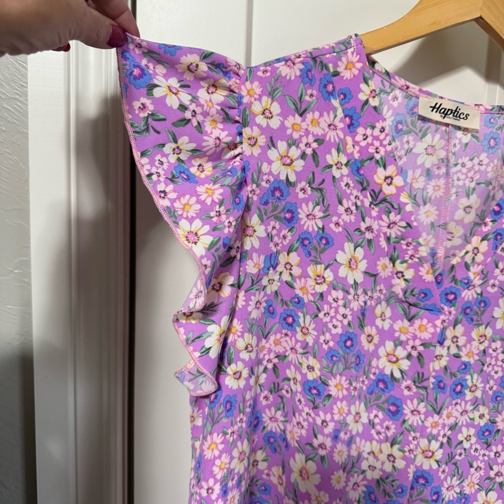 Haptics by Holly Hunter orchard Floral Ruffle Sleeve Top - Purple size large - Picture 6 of 7